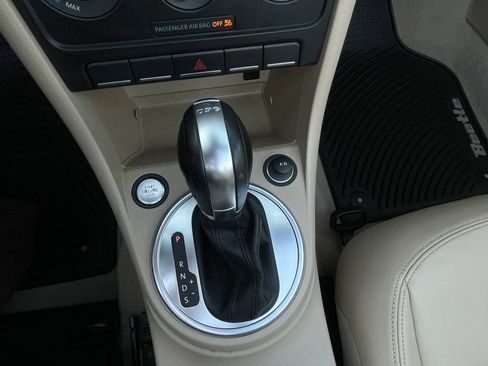 Used 2014 Volkswagen Beetle TDI FWD image 18