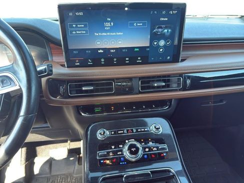 Used 2023 Lincoln Nautilus Reserve w/ Luxury Package AWD/4WD image 13