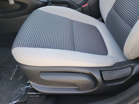 Certified 2022 Hyundai Kona SE FWD image 20