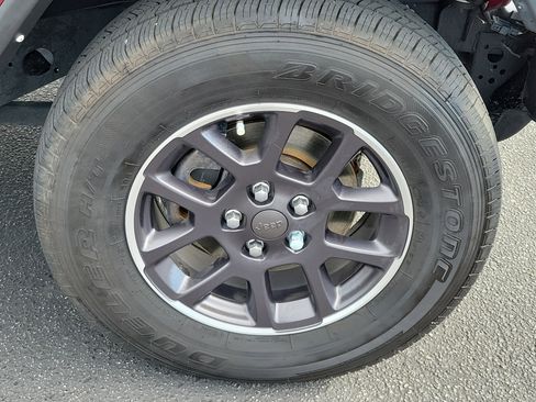 Used 2021 Jeep Gladiator Sport image 8