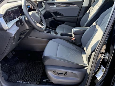 New 2026 Volkswagen Tiguan SE FWD image 12