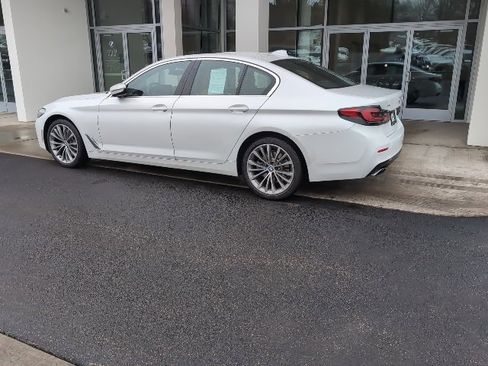 Used 2023 BMW 530i xDrive w/ Premium Package image 7