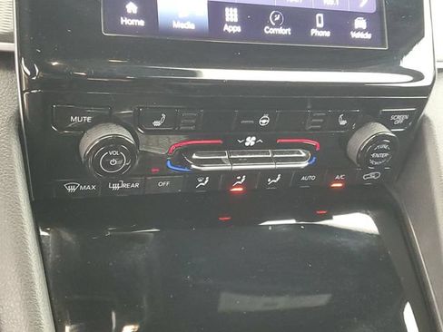 Used 2024 Jeep Grand Cherokee Altitude AWD/4WD image 28