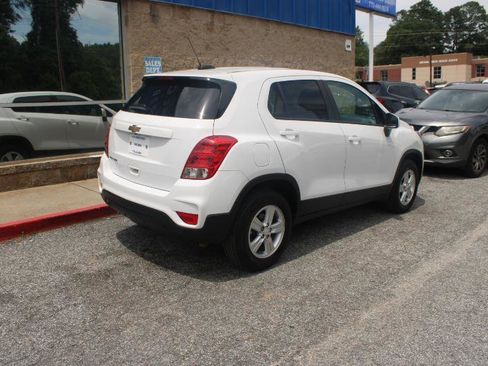 Used 2022 Chevrolet Trax LS w/ Tint and Cruise Package AWD/4WD image 5
