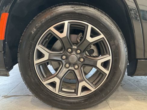 Used 2024 Jeep Wagoneer Series III AWD/4WD image 10