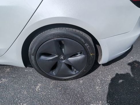 Used 2020 Tesla Model 3 Standard Range Plus image 7