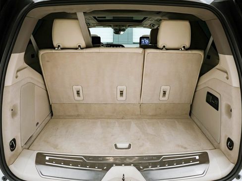 Used 2021 Cadillac Escalade Sport Platinum w/ LPO, ONYX Package image 31