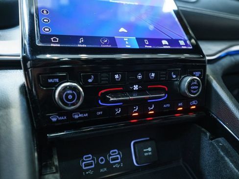 Used 2022 Jeep Grand Cherokee L Overland w/ Luxury Tech Group IV AWD/4WD image 28