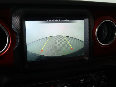 Used 2019 Jeep Wrangler Unlimited Rubicon AWD/4WD image 6