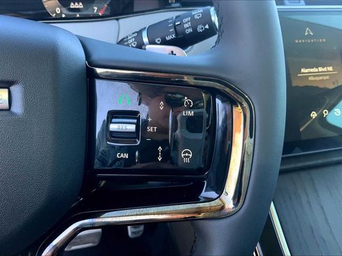 Used 2025 Land Rover Range Rover Evoque Dynamic SE image 23