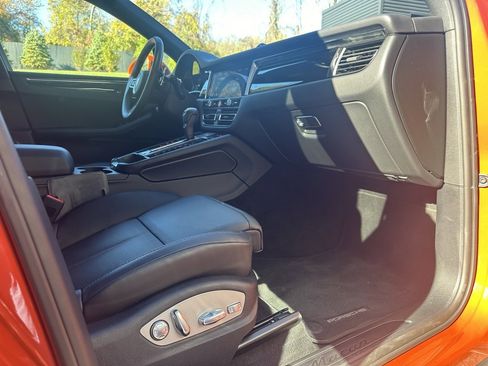 Certified 2025 Porsche Macan image 20