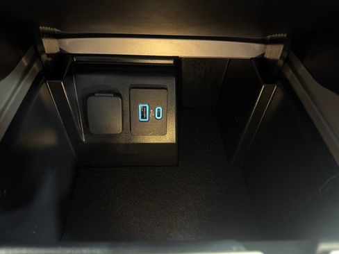 Used 2023 Ford Explorer XLT w/ Equipment Group 202A AWD/4WD image 12