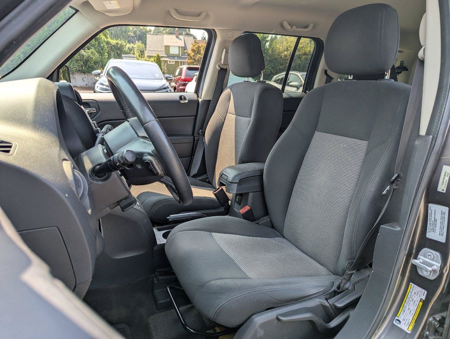 Used 2014 Jeep Patriot Latitude FWD image 22