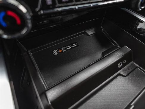 Used 2025 Chevrolet Suburban Premier image 17