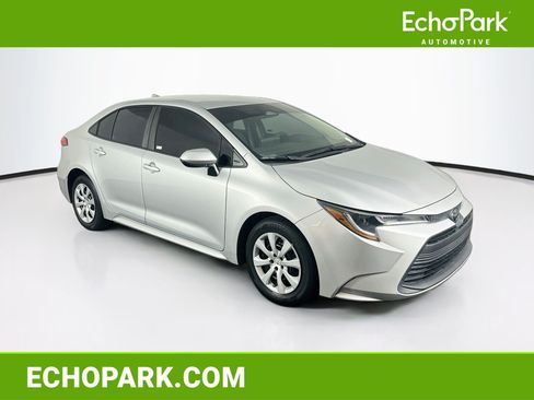 Used 2023 Toyota Corolla LE FWD image 1
