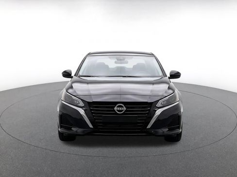 Used 2025 Nissan Altima 2.5 SV FWD image 2