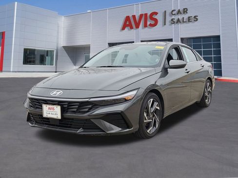 Used 2025 Hyundai Elantra SEL image 1
