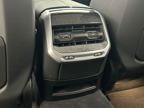 Used 2023 BMW 760i xDrive w/ Executive Package image 36