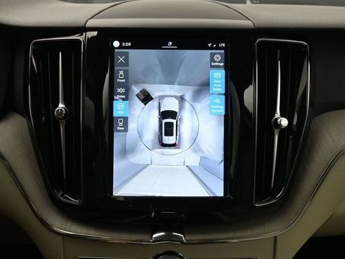 Used 2024 Volvo XC60 B5 Plus AWD/4WD image 20