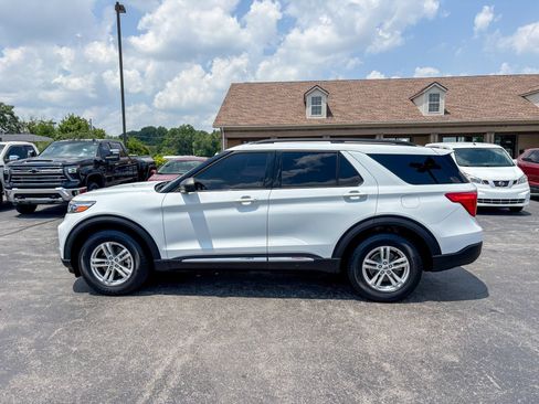 Used 2020 Ford Explorer XLT w/ Equipment Group 202A AWD/4WD image 9