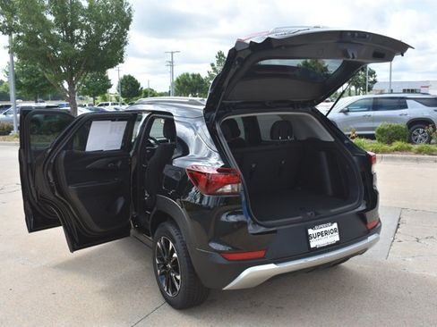 Used 2023 Chevrolet TrailBlazer LT FWD image 16