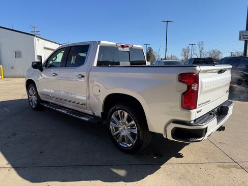 Used 2024 Chevrolet Silverado 1500 High Country w/ High Country Premium Package AWD/4WD image 30