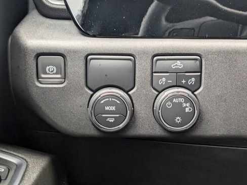 Used 2023 Chevrolet Silverado 1500 LT image 27