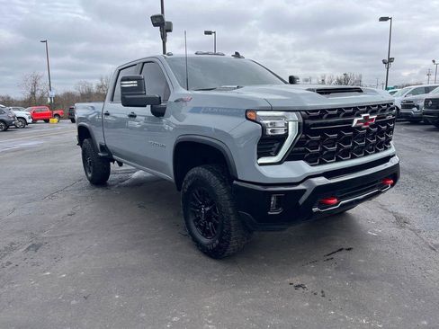 Used 2024 Chevrolet Silverado 2500 ZR2 w/ Technology Package image 7