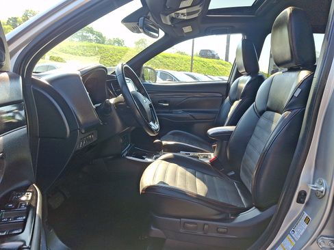 Used 2020 Mitsubishi Outlander LE FWD image 13