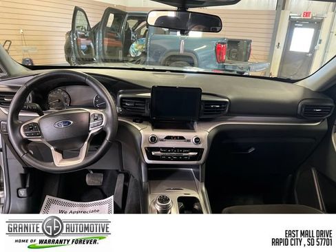 Used 2024 Ford Explorer XLT AWD/4WD image 21