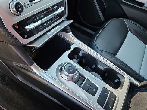 Used 2022 Ford Explorer XLT w/ Equipment Group 202A image 20