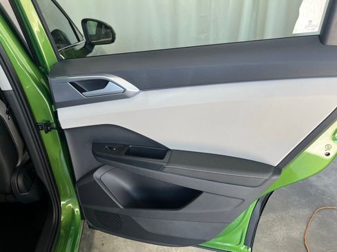 New 2025 Volkswagen Taos SE image 24