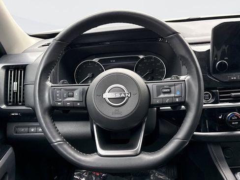 Used 2023 Nissan Pathfinder SL image 12