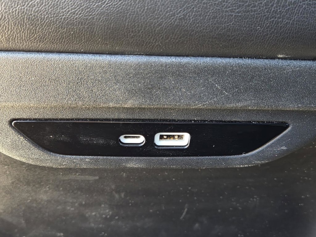 Used 2025 Chrysler Pacifica Select FWD image 40