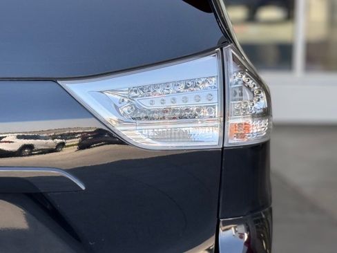 Certified 2018 Toyota Sienna SE w/ Carpet Mat Package image 13