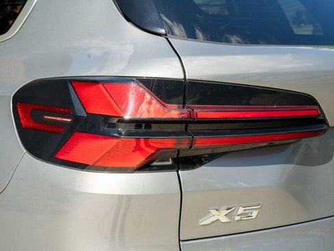 Used 2024 BMW X5 sDrive40i w/ Premium Package RWD image 9