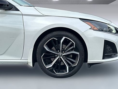 Used 2023 Nissan Altima 2.5 SR w/ SR Premium Package image 34