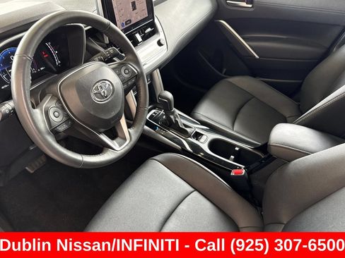 Used 2024 Toyota Corolla Cross XLE w/ Convenience Package AWD/4WD image 10