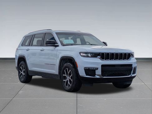 Used 2023 Jeep Grand Cherokee L Limited w/ Luxury Tech Group II image 8