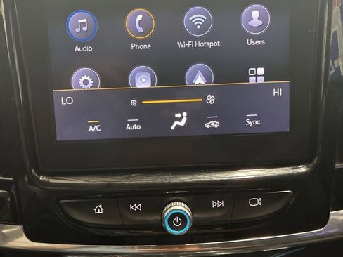 Used 2020 Chevrolet Traverse LT image 28