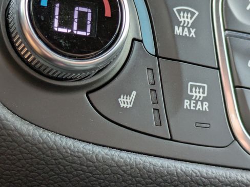 Used 2023 Chevrolet Equinox RS FWD image 21