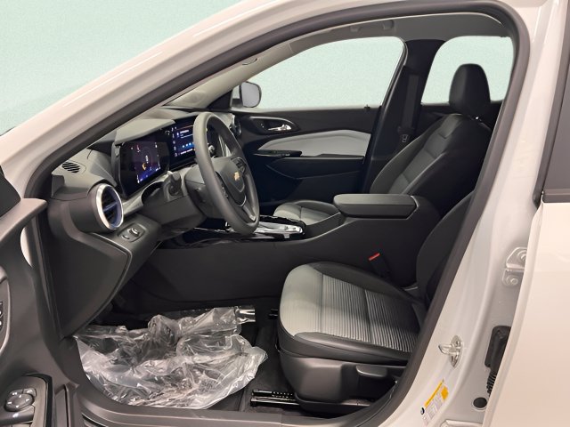 Certified 2025 Chevrolet Trax LT FWD image 13