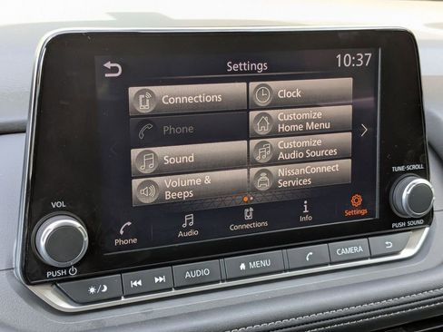 Certified 2025 Nissan Rogue SV FWD image 19