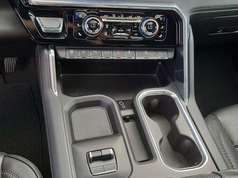 Used 2024 GMC Sierra 2500 Denali image 35