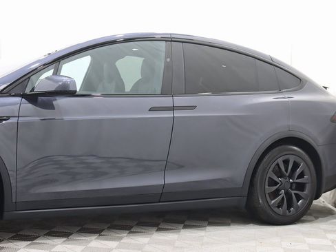 Used 2022 Tesla Model X image 3