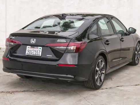 Certified 2025 Honda Civic Sport Touring image 9