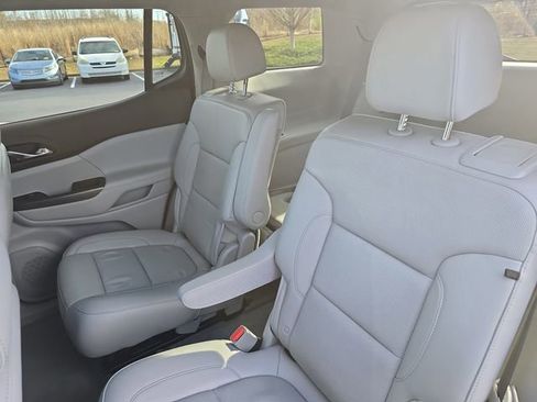 Used 2023 GMC Acadia SLT w/ Preferred Package image 15