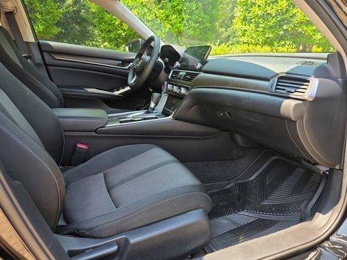 Used 2018 Honda Accord EX image 37