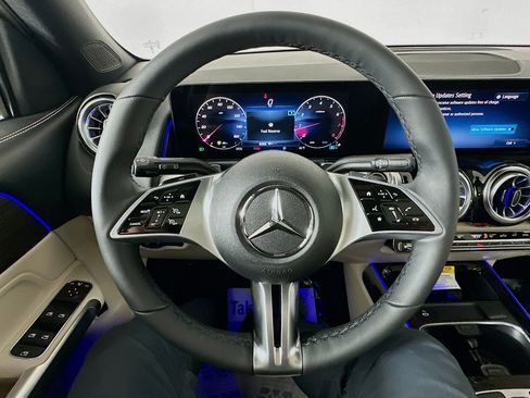 New 2026 Mercedes-Benz GLB 250 4MATIC image 11