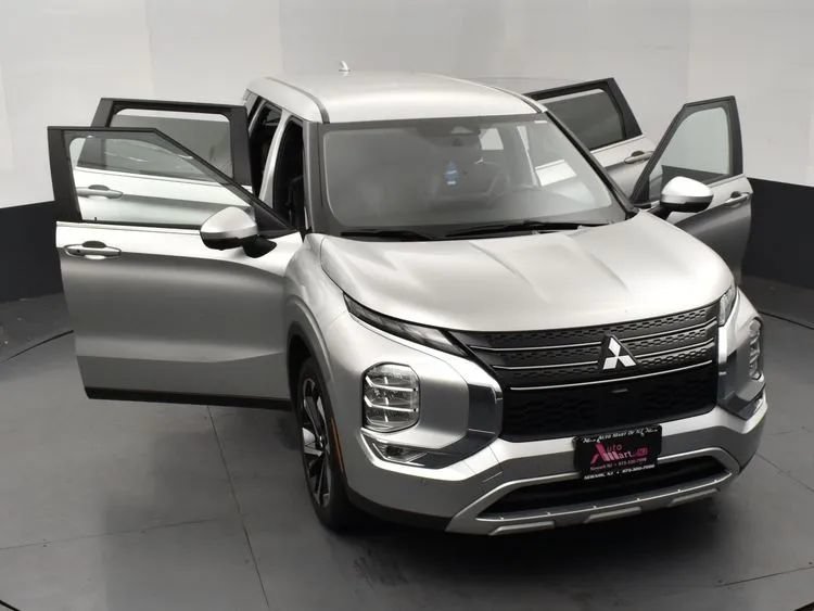 Used 2024 Mitsubishi Outlander FWD image 10